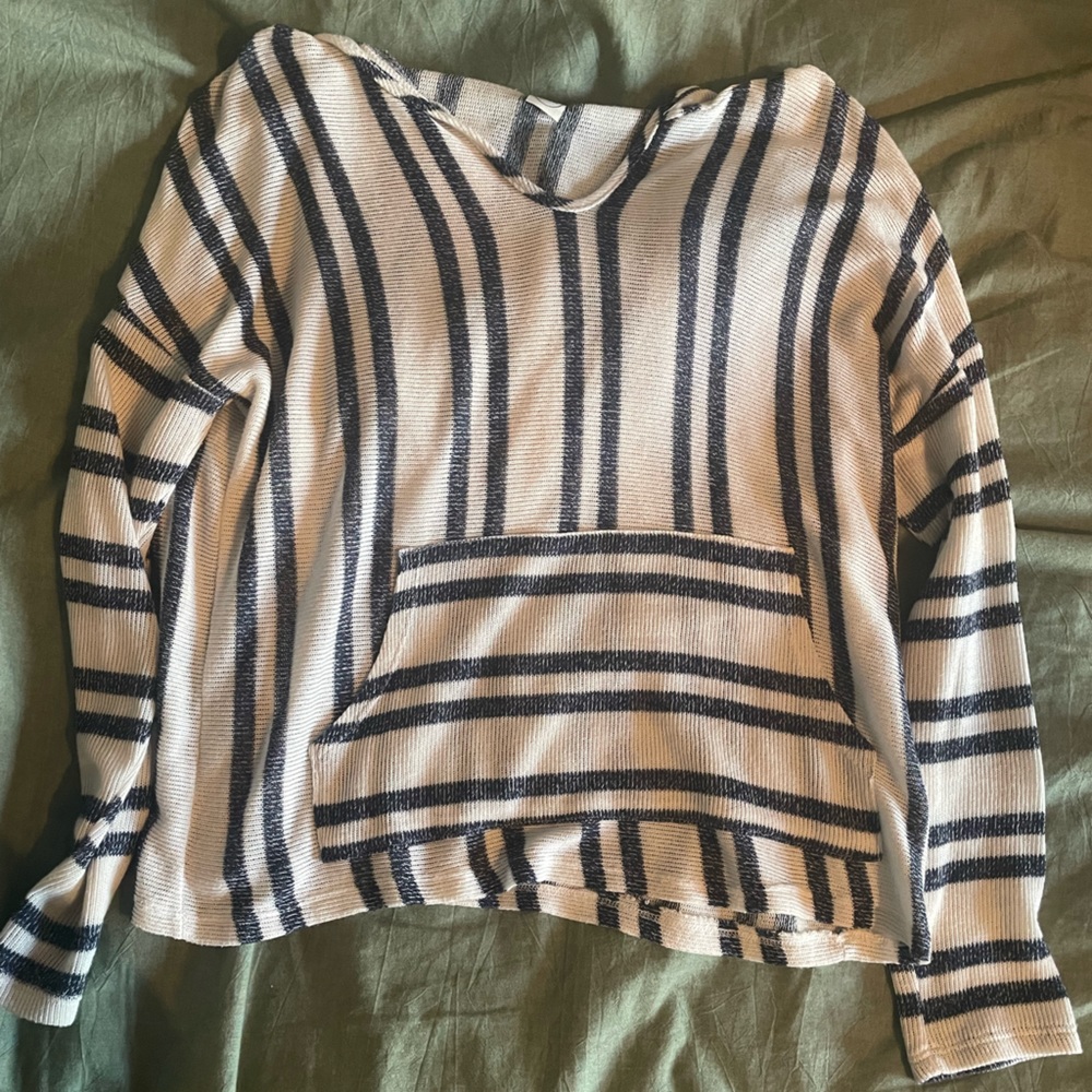 Very lightweight, striped coverup